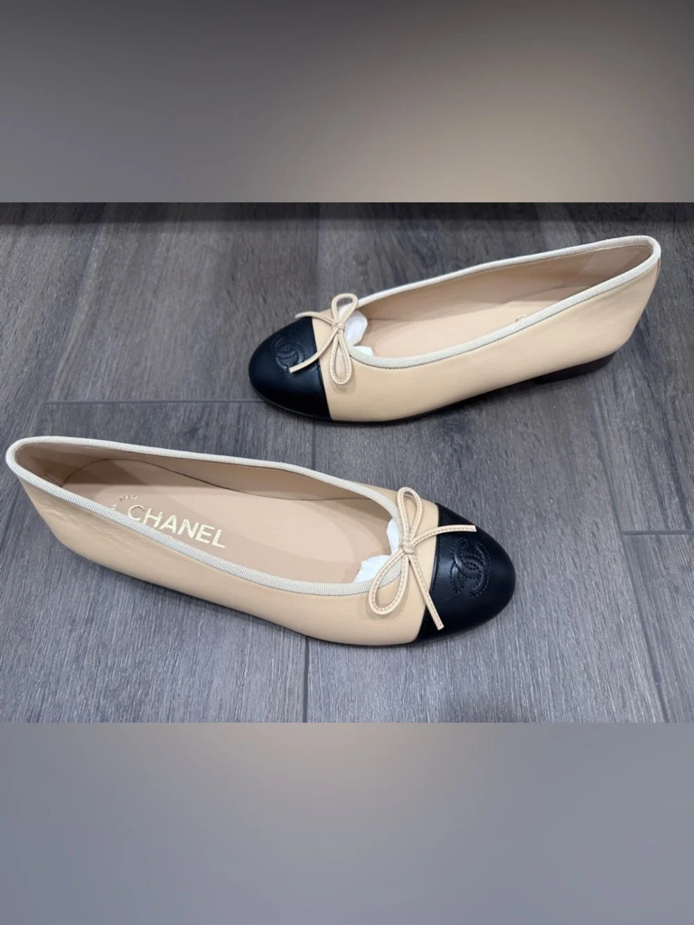 CHANEL CC LOGO BEIGE & BLACK LEATHER BALLET BALLERINA FLATS SHOES Size 40